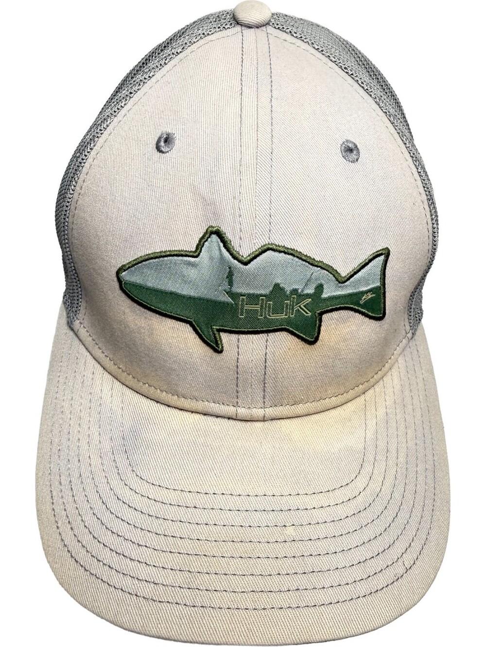 HUK Fishing Fish Logo Trucker Hat A-Flex Flex Stretch Fitted Gray Mesh Back Cap